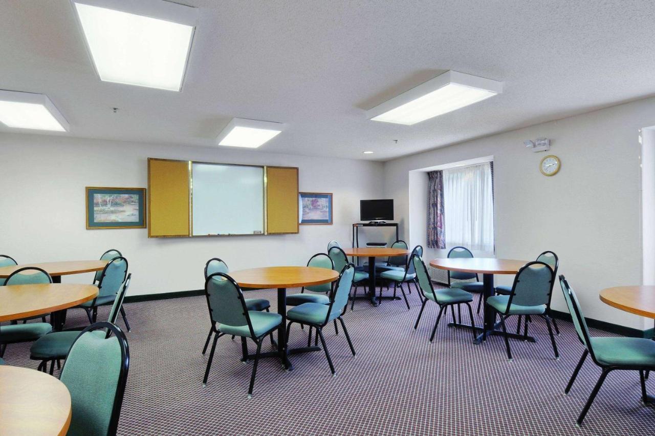 Microtel Inn & Suites By Wyndham New Ulm Εξωτερικό φωτογραφία